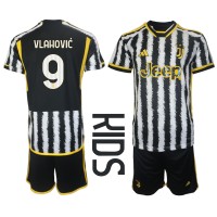 Camiseta Juventus Dusan Vlahovic #9 Primera Equipación para niños 2023-24 manga corta (+ pantalones cortos)